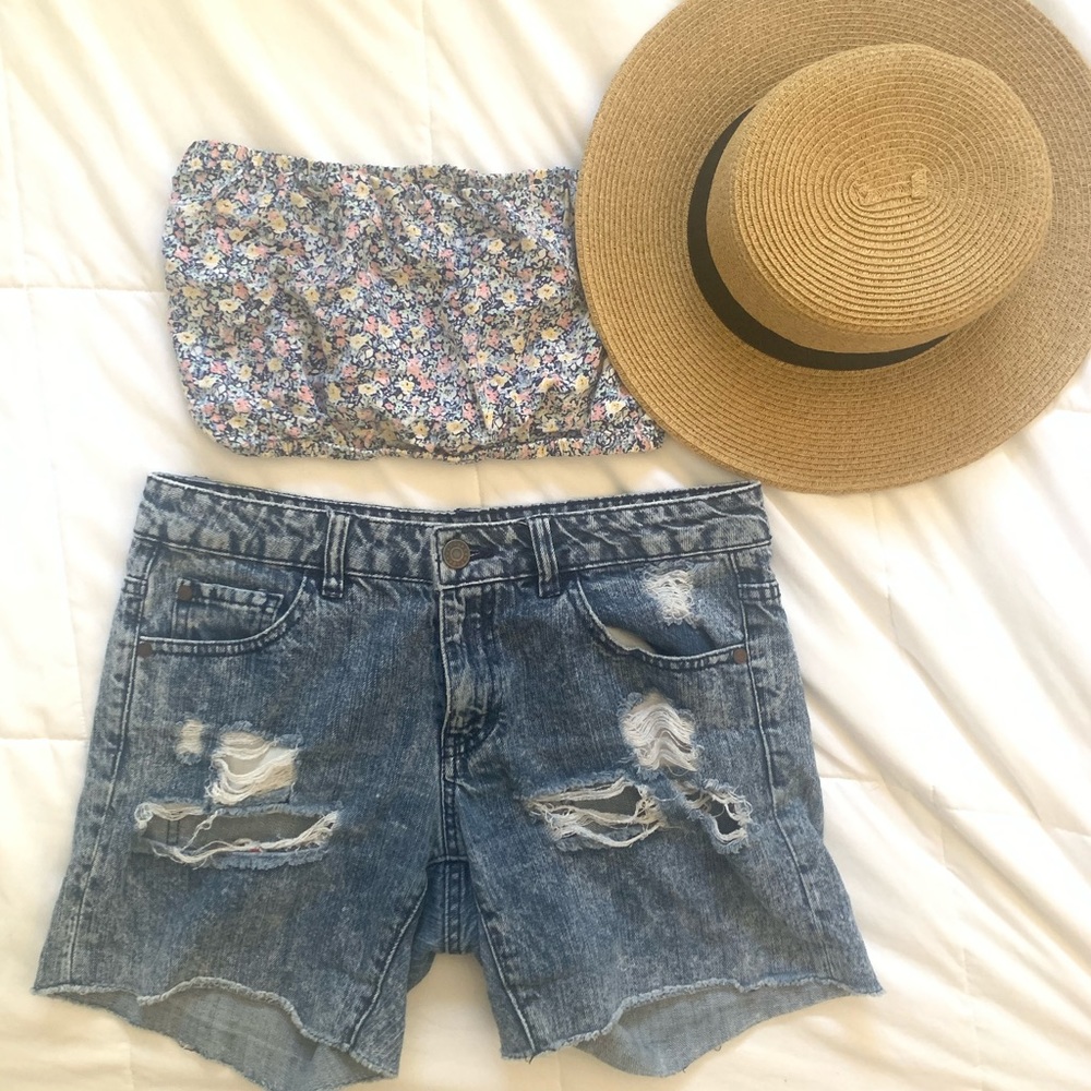DISTRESSED DENIM SHORTS